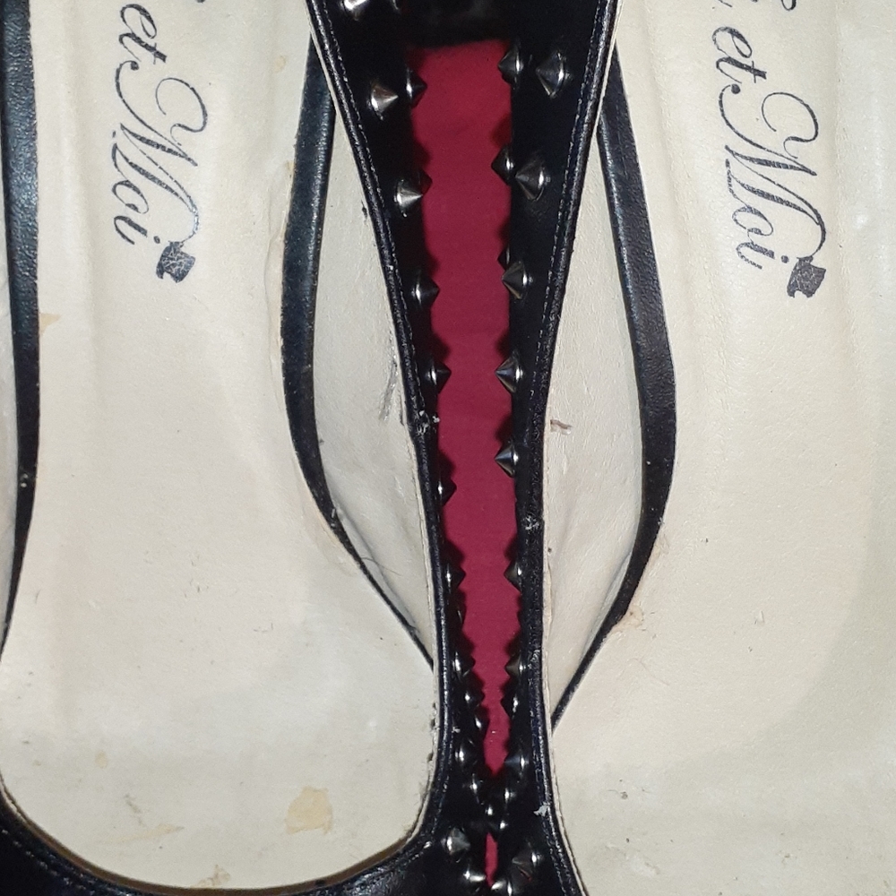Shoes - Picture 3 of 4